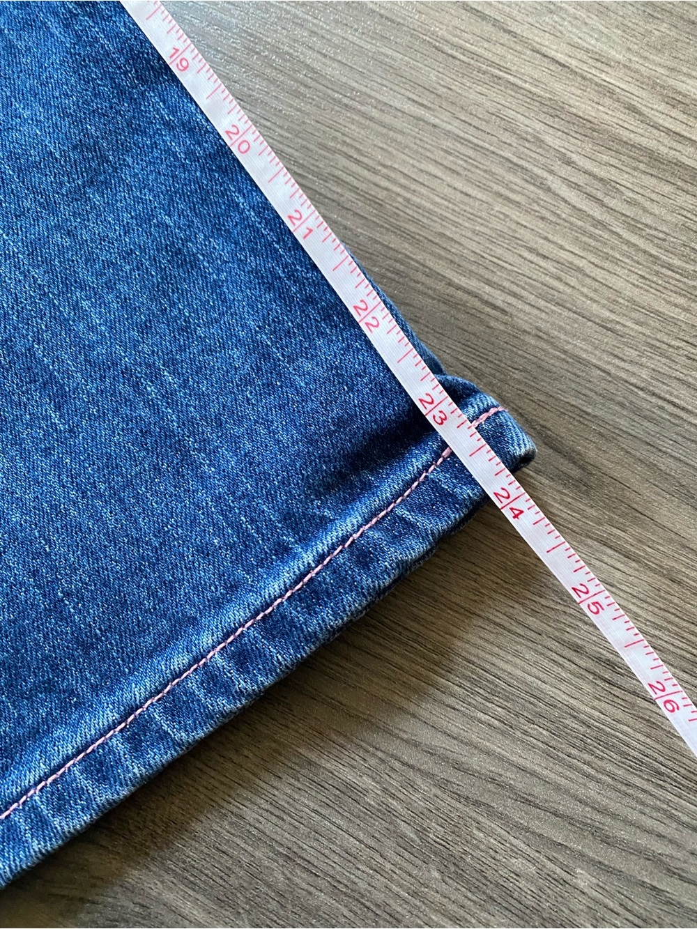 Pink stitched jeans with pink buttons - Picture 6 of 6